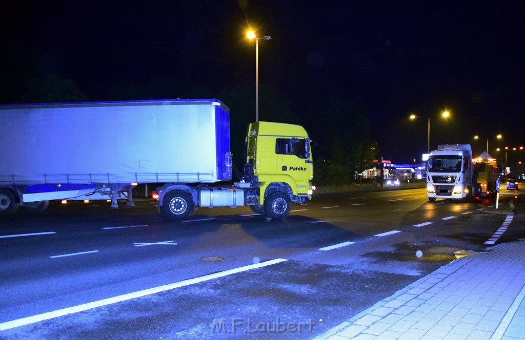 LKW Verfolgung A 3 Rich Oberhausen gestellt mit Nagelbrett Hoehe AS Koeln Dellbrueck P91.JPG - Miklos Laubert